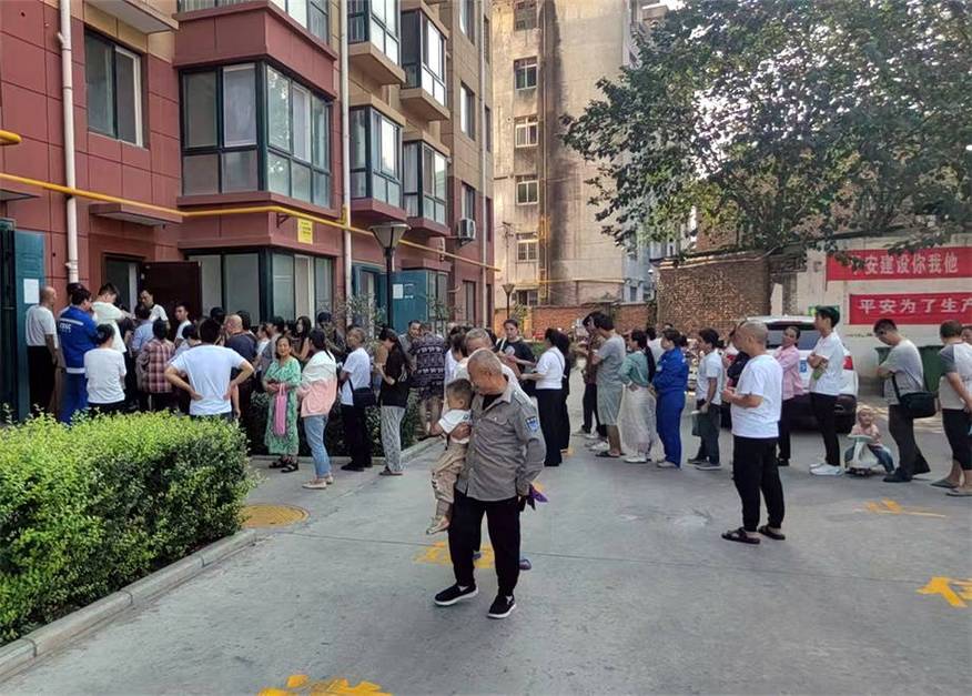 算能医保卡到期更换社区便民服务：李阿姨的“一门清”经历